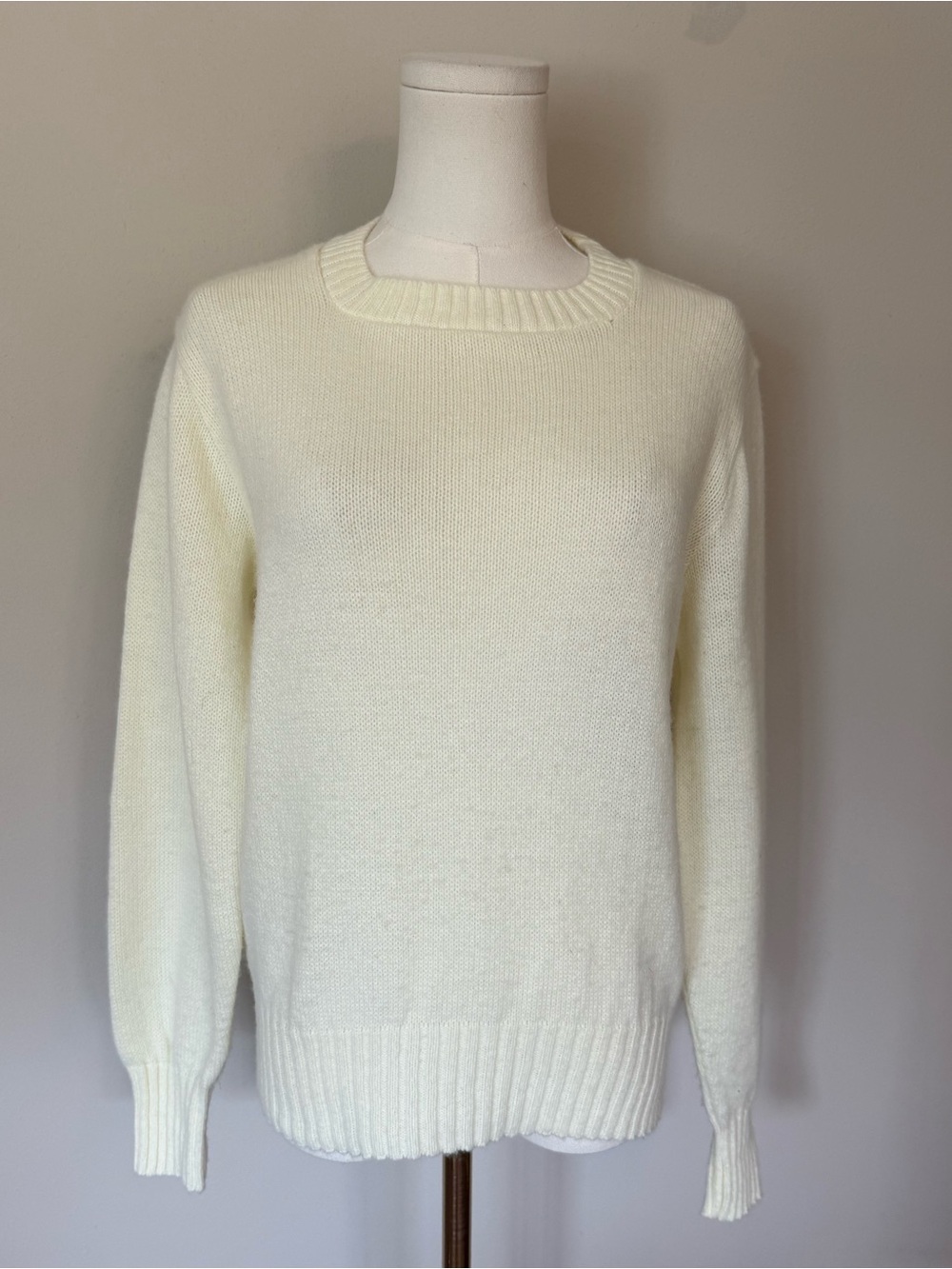 Vintage Garland Ivory Cream Crewneck Sweater Made in Italy 100% Acrylic